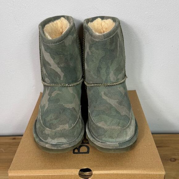 Bearpaw Brady Youth Unisex Genuine Shearling Lined Suede Boot Big Kid Size 4